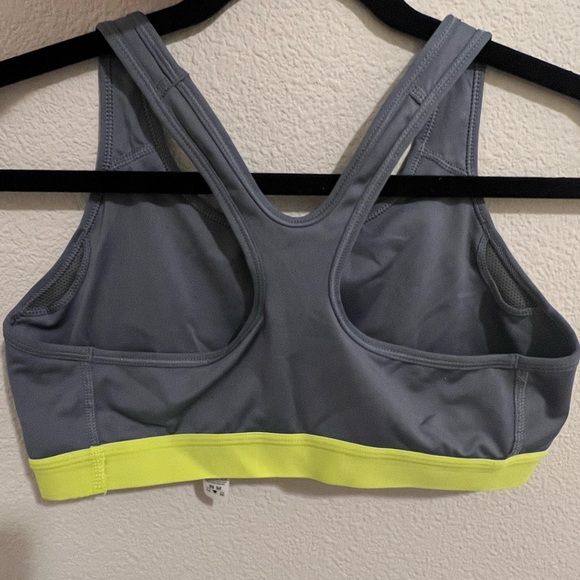 Nike Dri-Fit Sports Bra - Picture 5 of 5